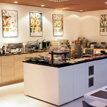 فندق Novotel Centrum 3*